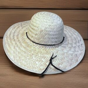 Elegant Cream Straw Hat